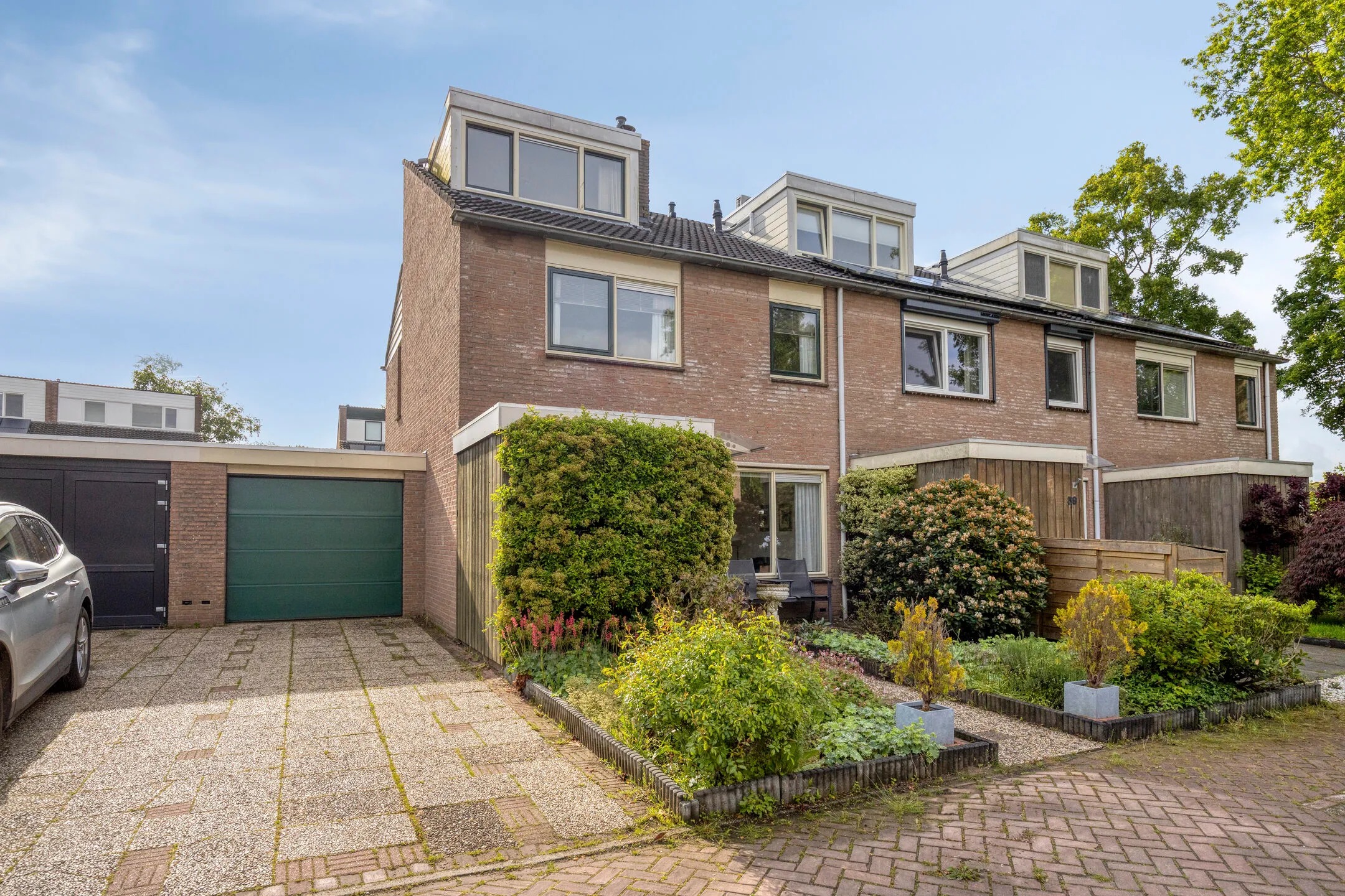 Hoekwoning Hazelaarlaan 37 in Zwolle