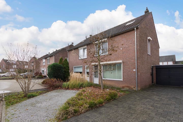 Geschakelde 2-onder-1-kapwoning Spaarweiden 16 Landgraaf