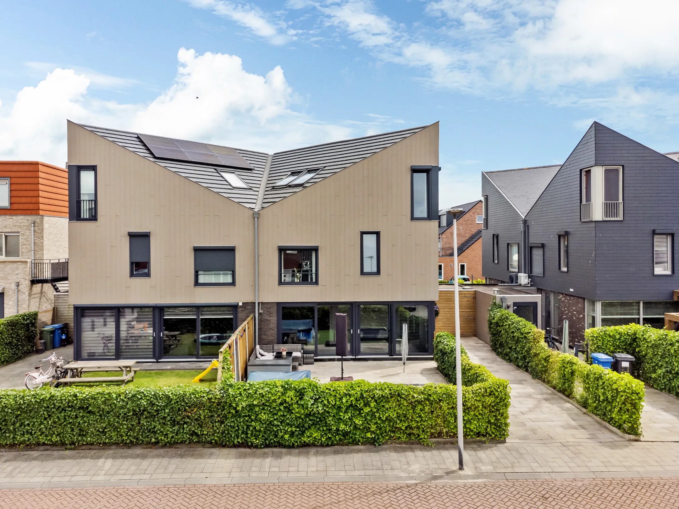 Hoekwoning (kwadrant woning) Beatrixstraat 6 in Urk
