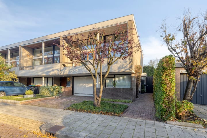Hoekwoning (split-level woning) Wilhelminastraat 2 in Rhoon