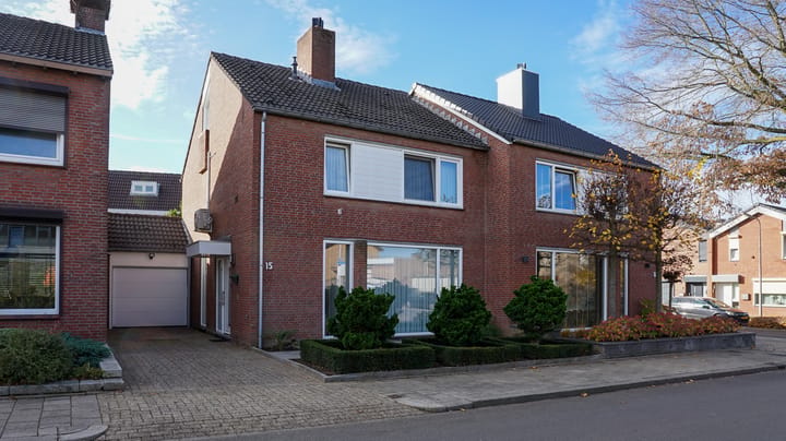 Geschakelde 2-onder-1-kapwoning Caumerstraat 15 in Kerkrade
