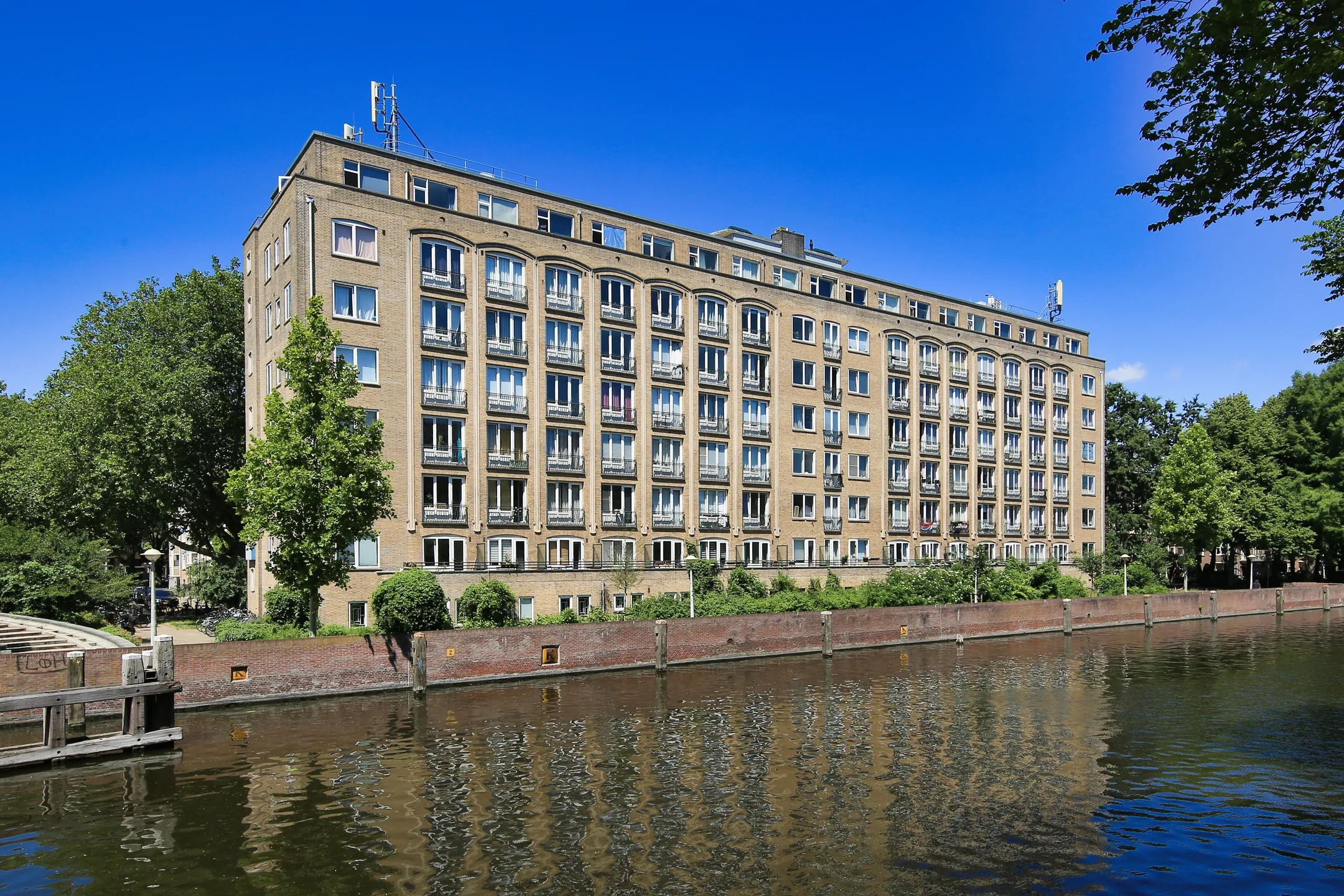 Galerijflat Korte Geuzenstraat 613 in Amsterdam