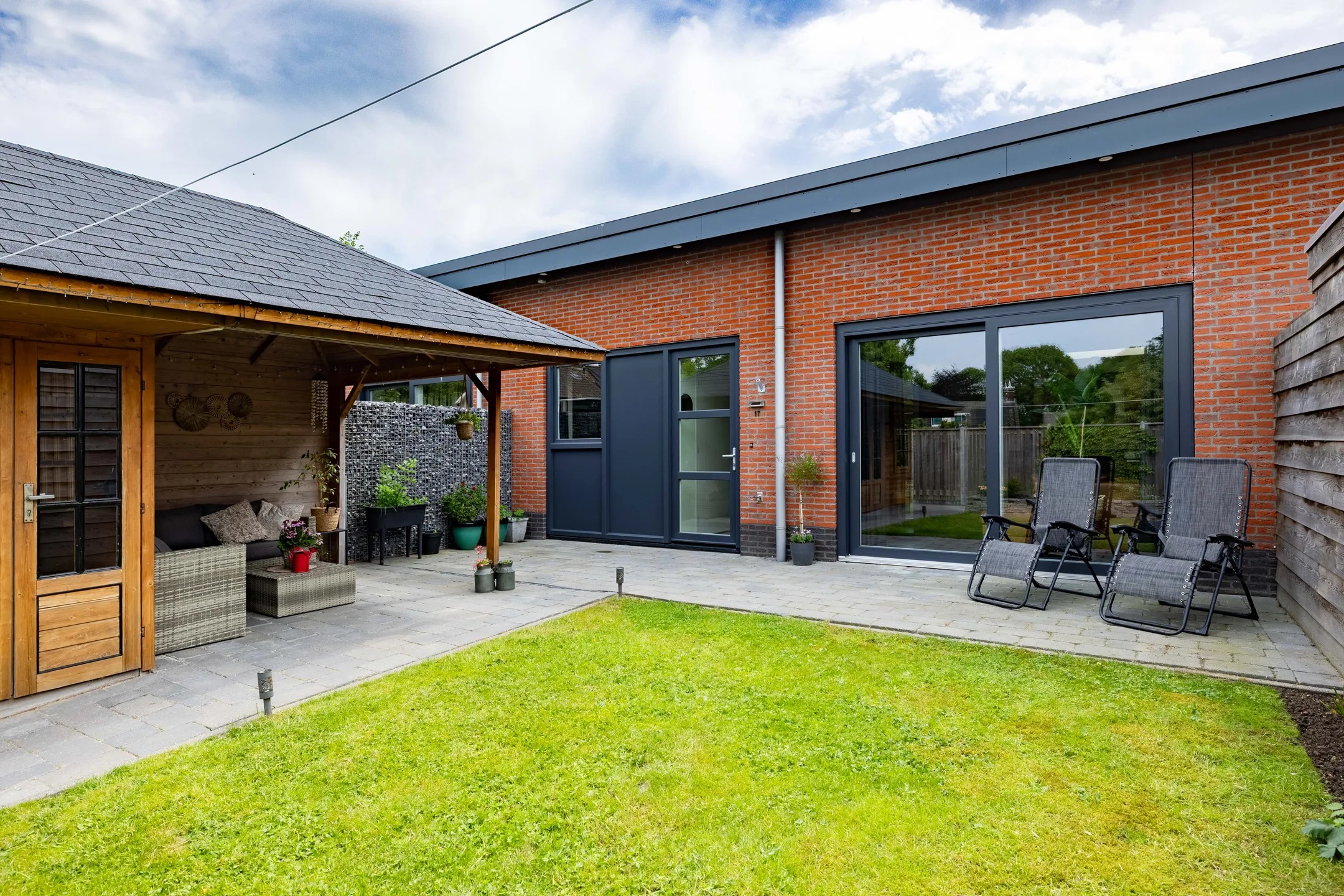 Tussenwoning Perastraat 17 in Doezum