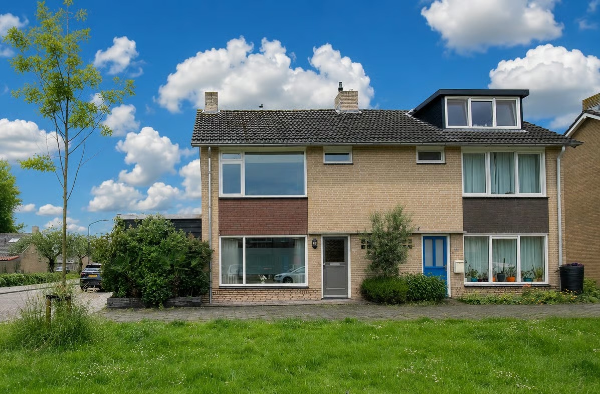2-onder-1-kapwoning Anemoonlaan 47 in Raamsdonksveer