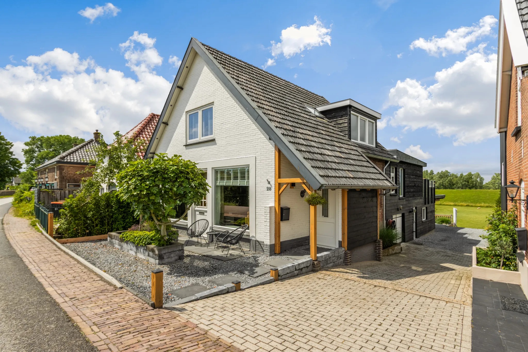 Halfvrijstaande woning (dijkwoning) Waalbandijk 28 in Gameren