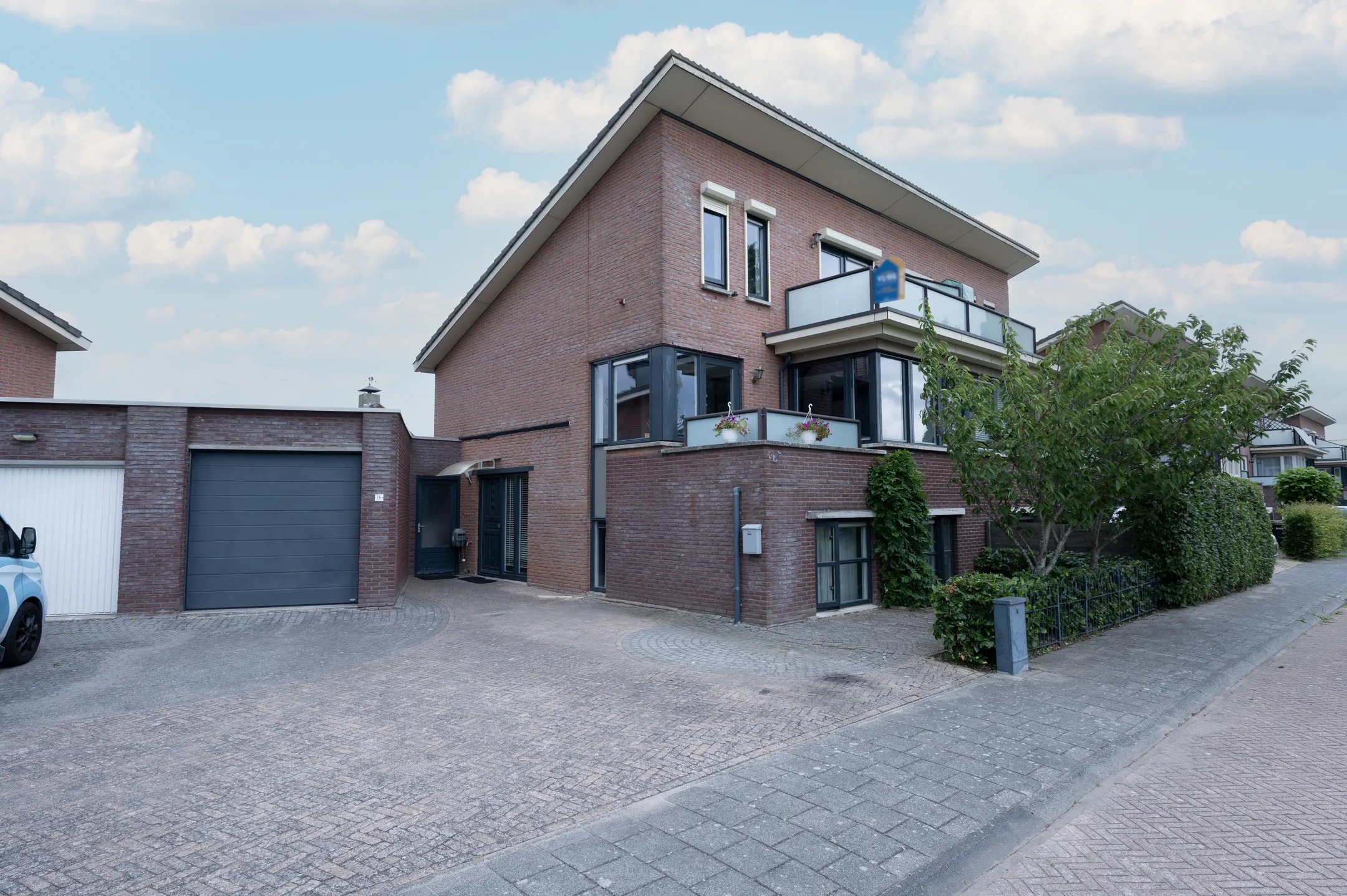 Geschakelde 2-onder-1-kapwoning (split-level woning) Langstraat 16 in Lelystad