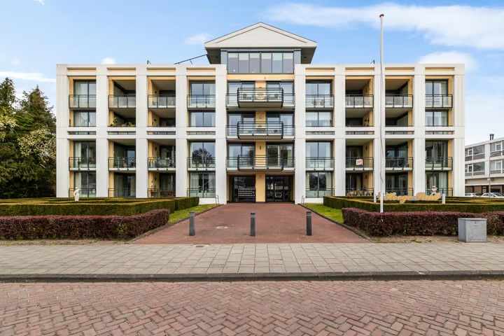 Galerijflat Hoofdstraat 55 b in Hoogezand