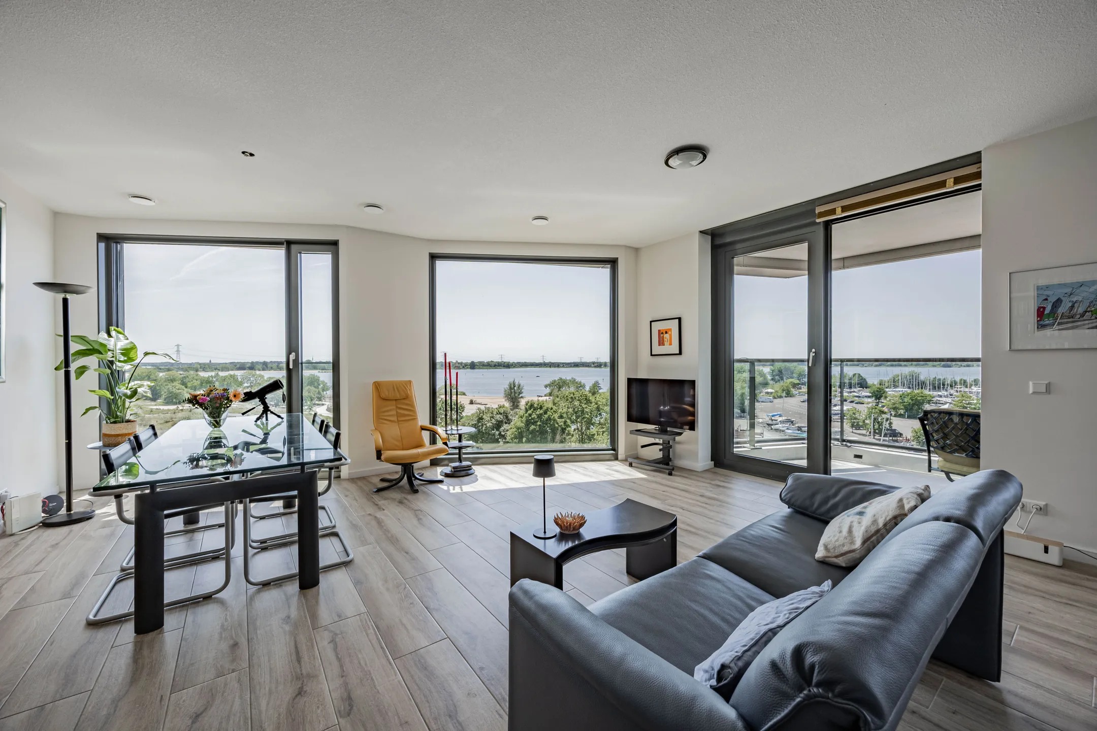 Portiekflat Zeeduinweg 231 in Almere