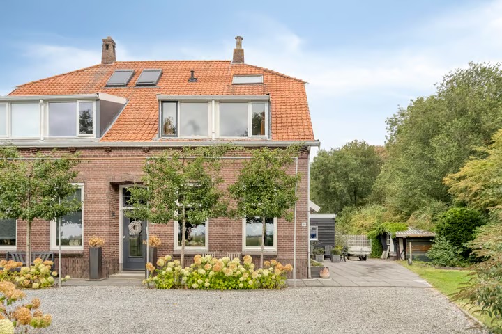 2-onder-1-kapwoning Molenweg 14 in Bruinisse