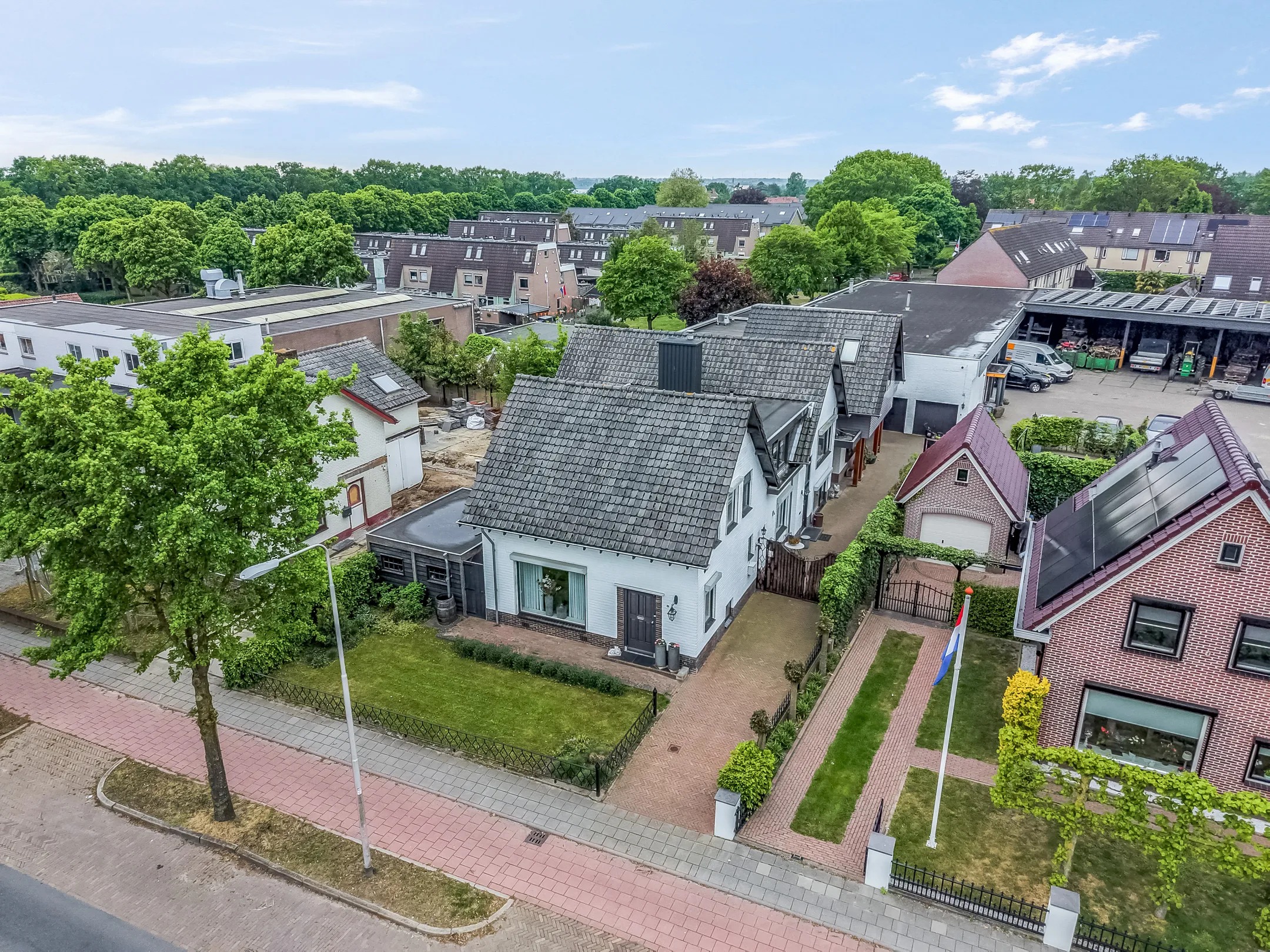 Vrijstaande woning (bedrijfs- of dienstwoning) Veenendaalsestraatweg 11 in Elst Ut