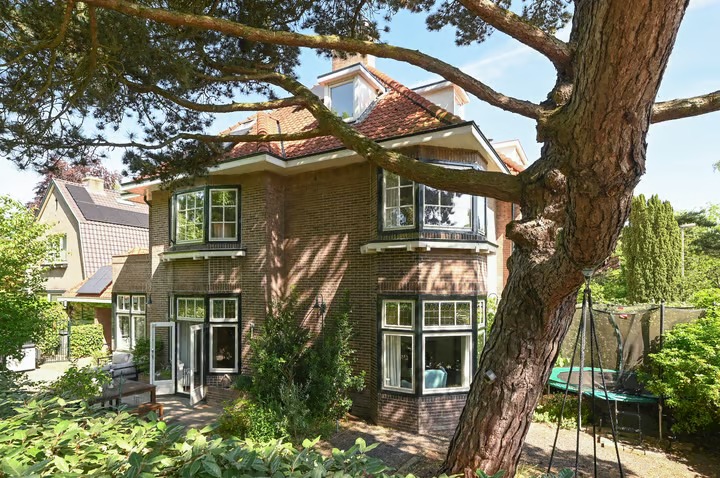 Hoekwoning Nieuwe Hilversumseweg 68 in Bussum