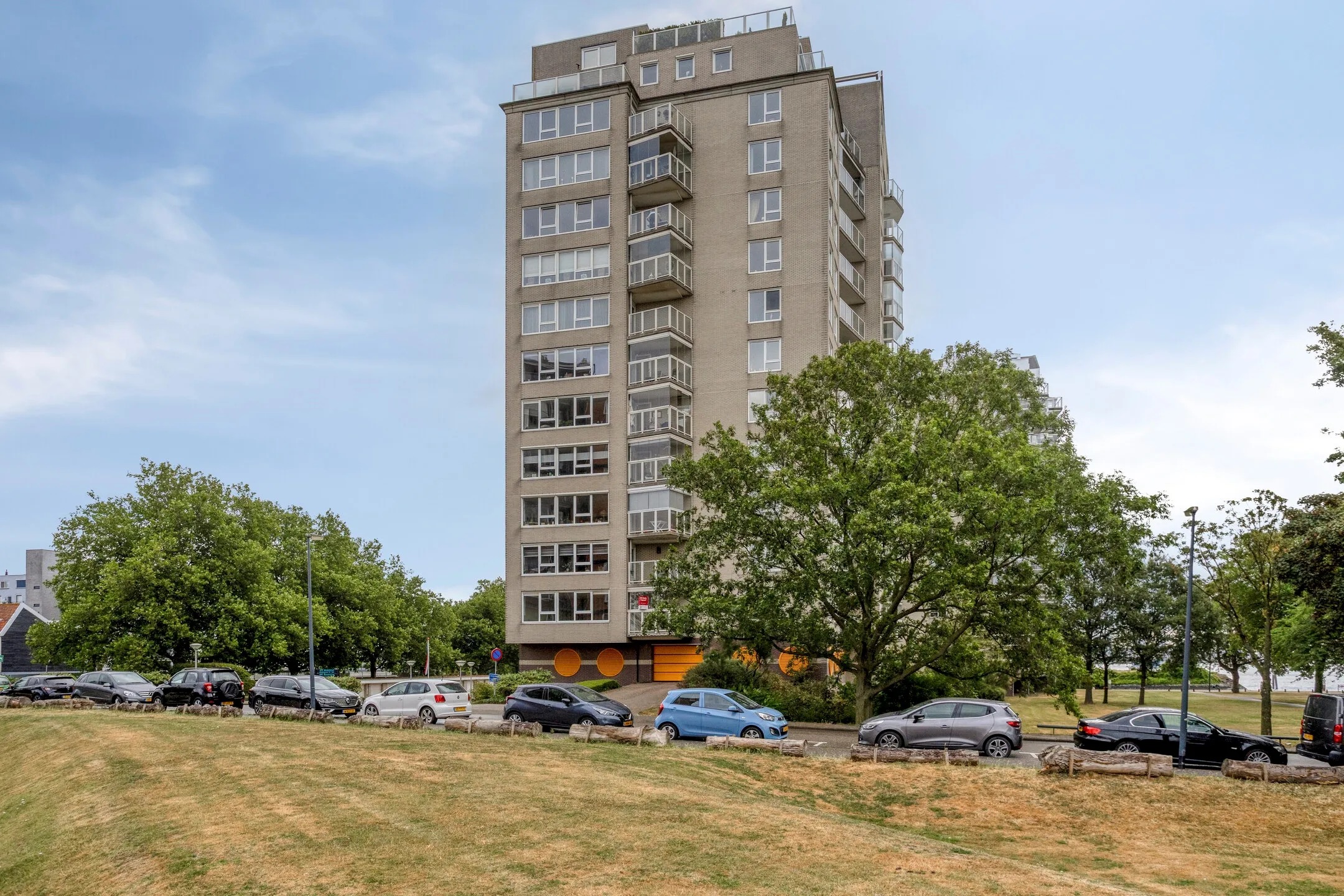 Portiekflat Maasboulevard 145 in Schiedam