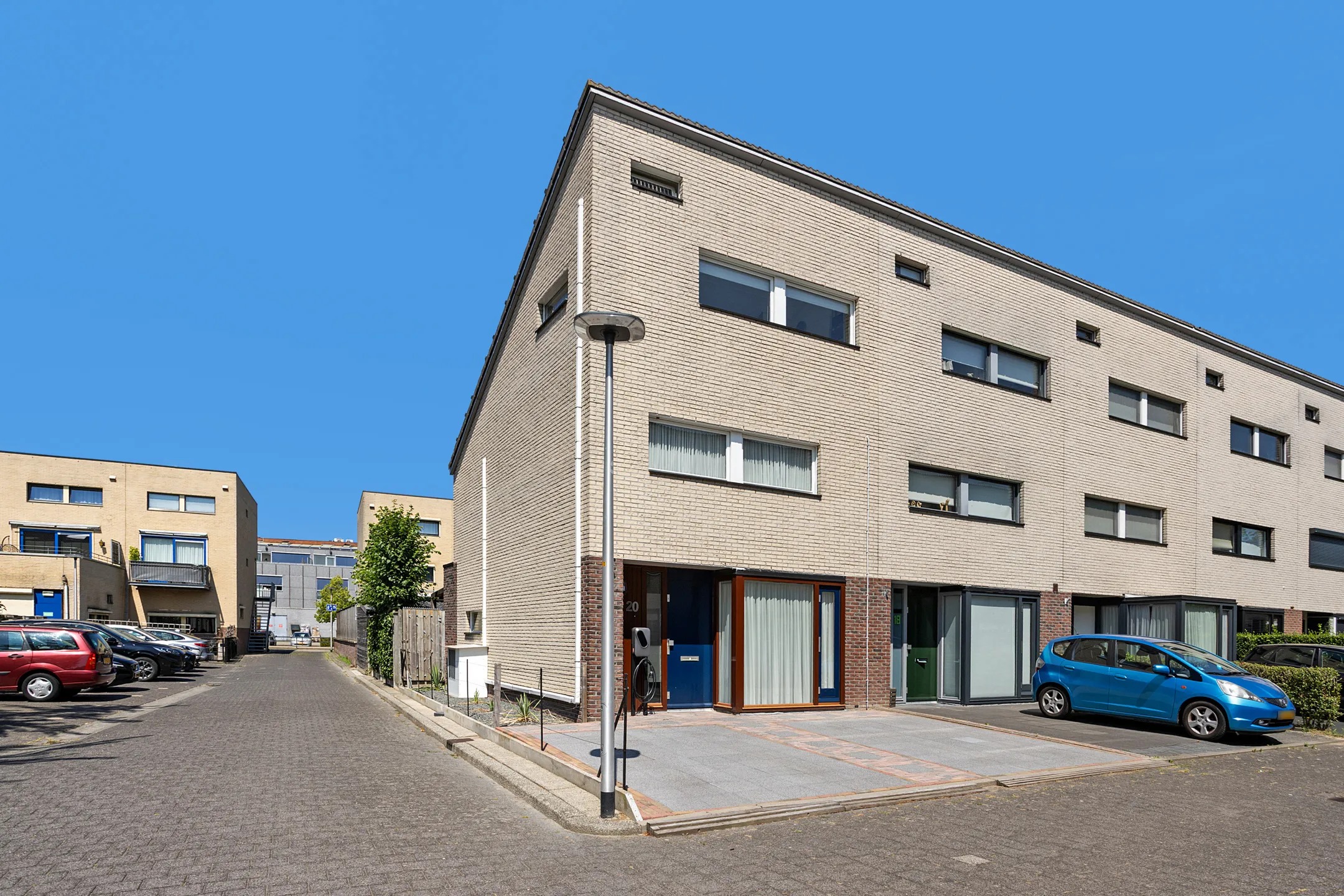Hoekwoning Waregemstraat 20 in Hengelo