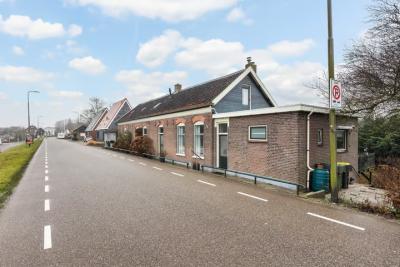 2-onder-1-kapwoning (dijkwoning) Molendijk 13 in Numansdorp