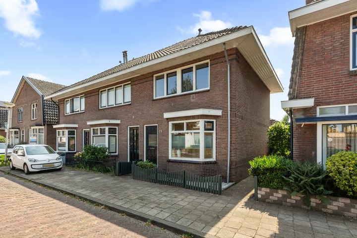 Hoekwoning Lijsterweg 28 in Hengelo