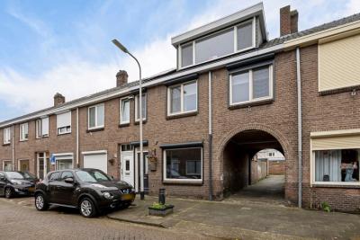 Eengezinswoning, halfvrijstaande woning President Steijnstraat 51 in Tilburg