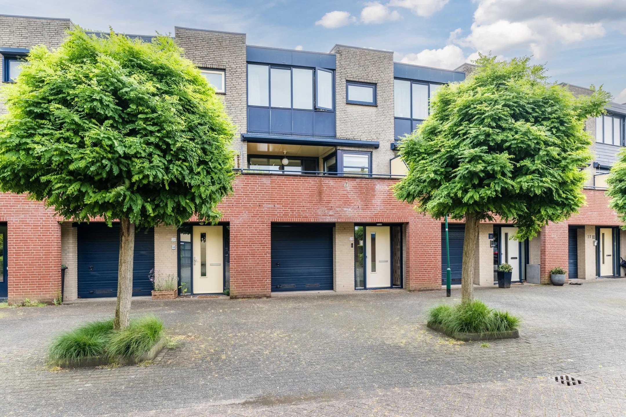 Tussenwoning (drive-in woning) Anton van Duinkerkenstraat 23 in Dongen