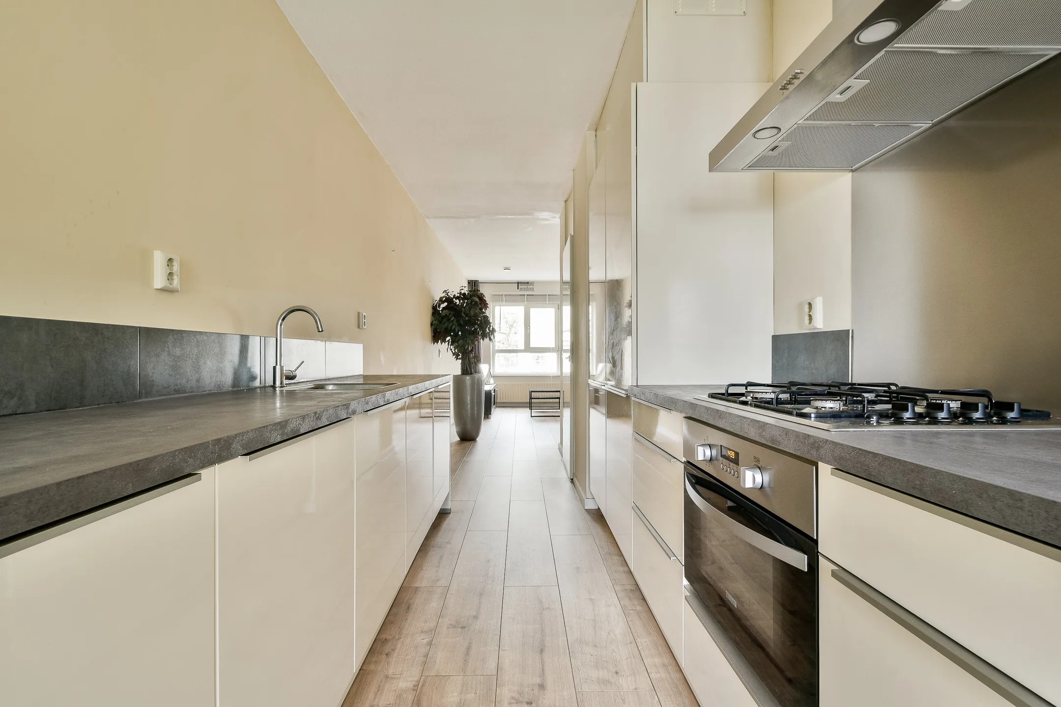 Portiekflat Daniël Defoelaan 283 in Amsterdam