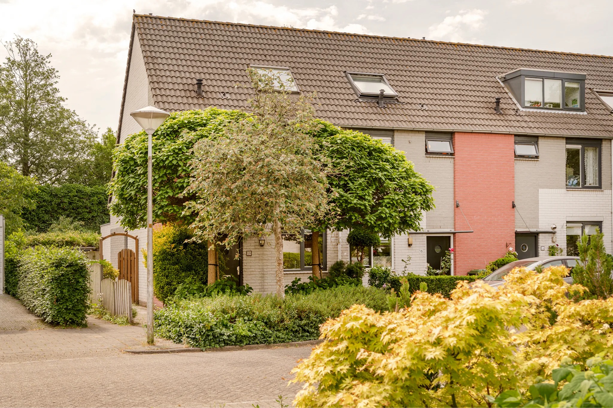Hoekwoning Burgemeester Geertsemalaan 18 in Wassenaar