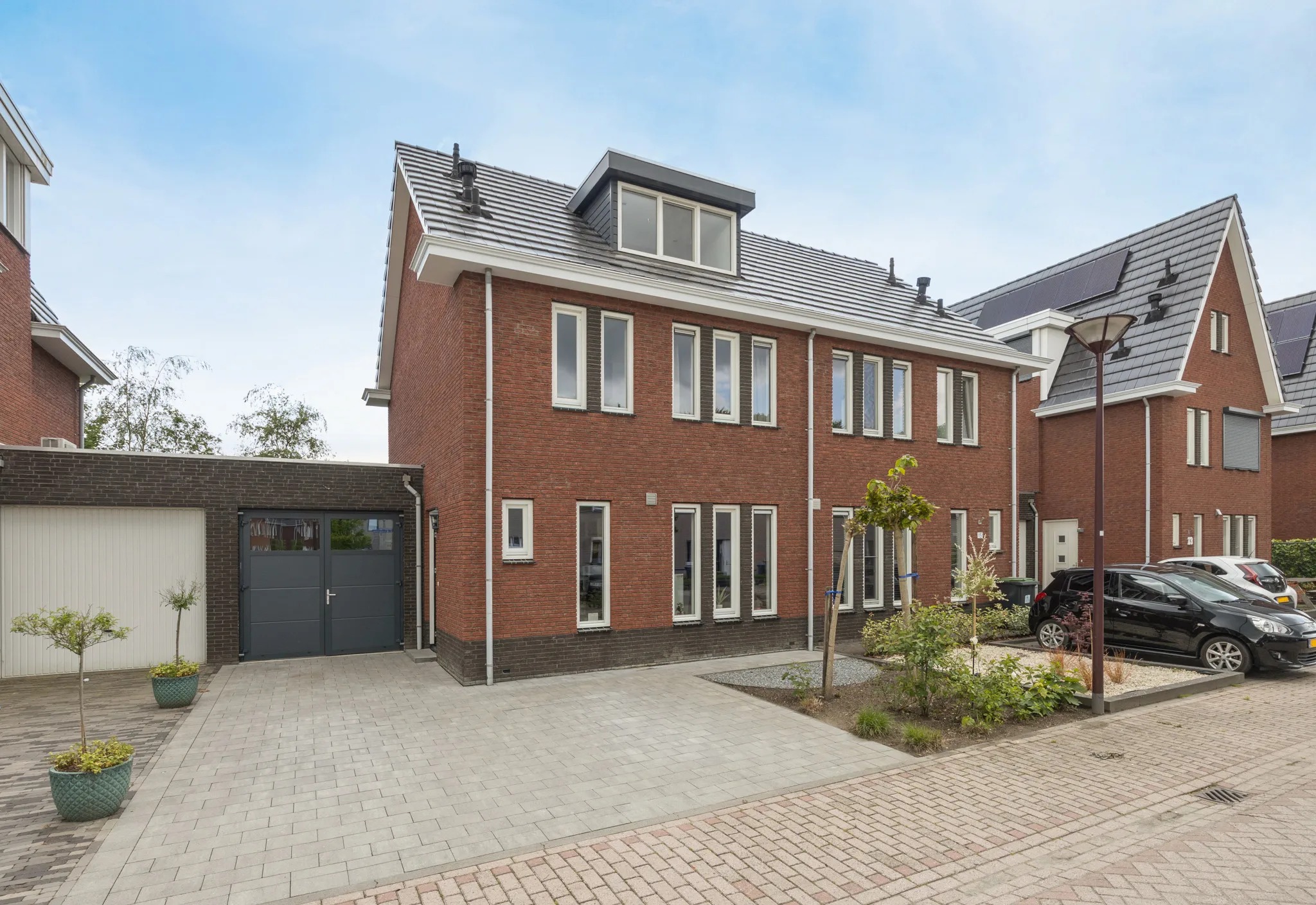 Geschakelde 2-onder-1-kapwoning Steenarend 17 in Bosschenhoofd