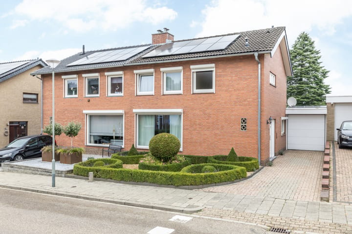 Geschakelde 2-onder-1-kapwoning Margrietstraat 21 Bocholtz