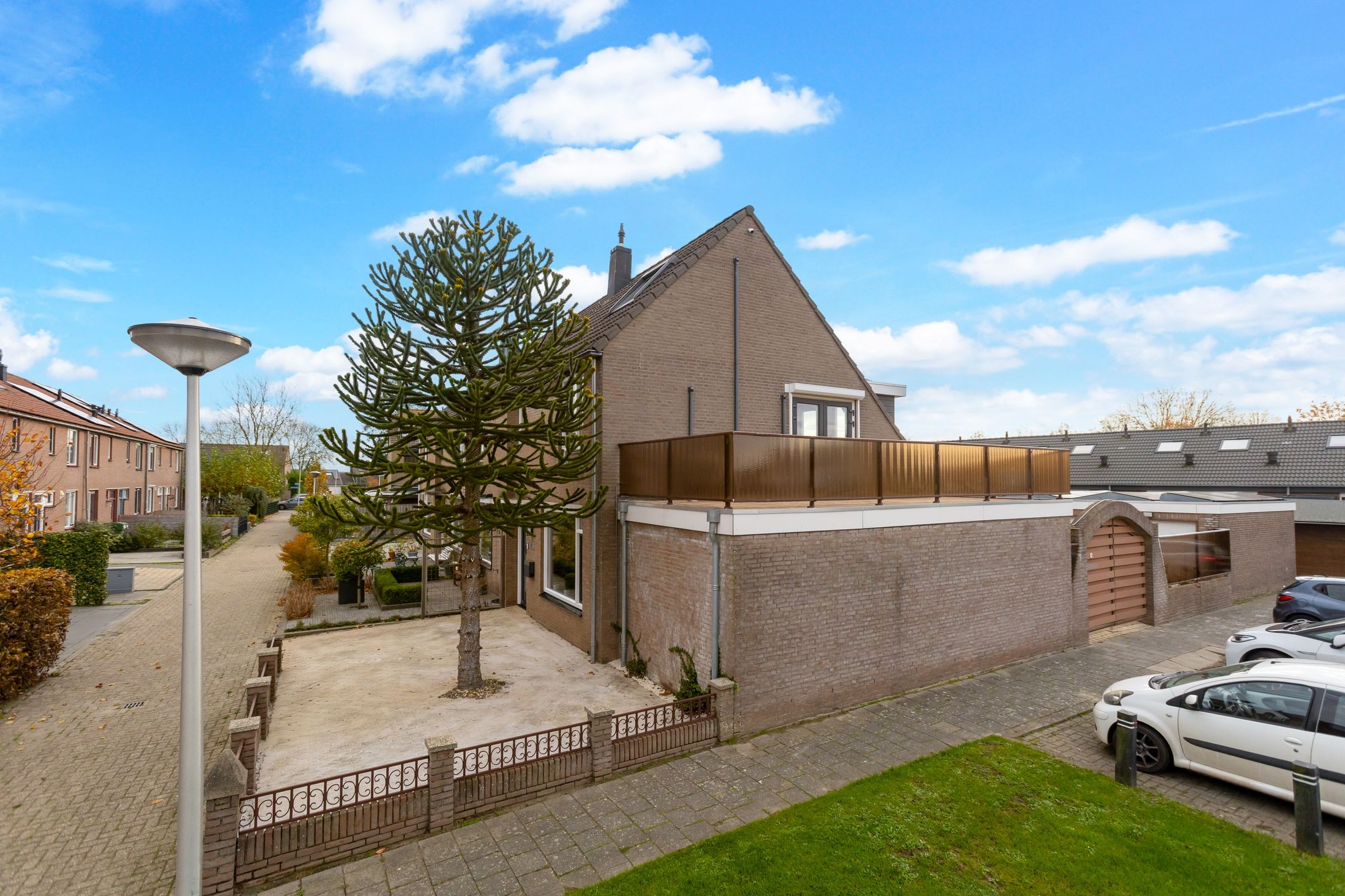 Hoekwoning Van Vollenhovenstraat 10 in Piershil