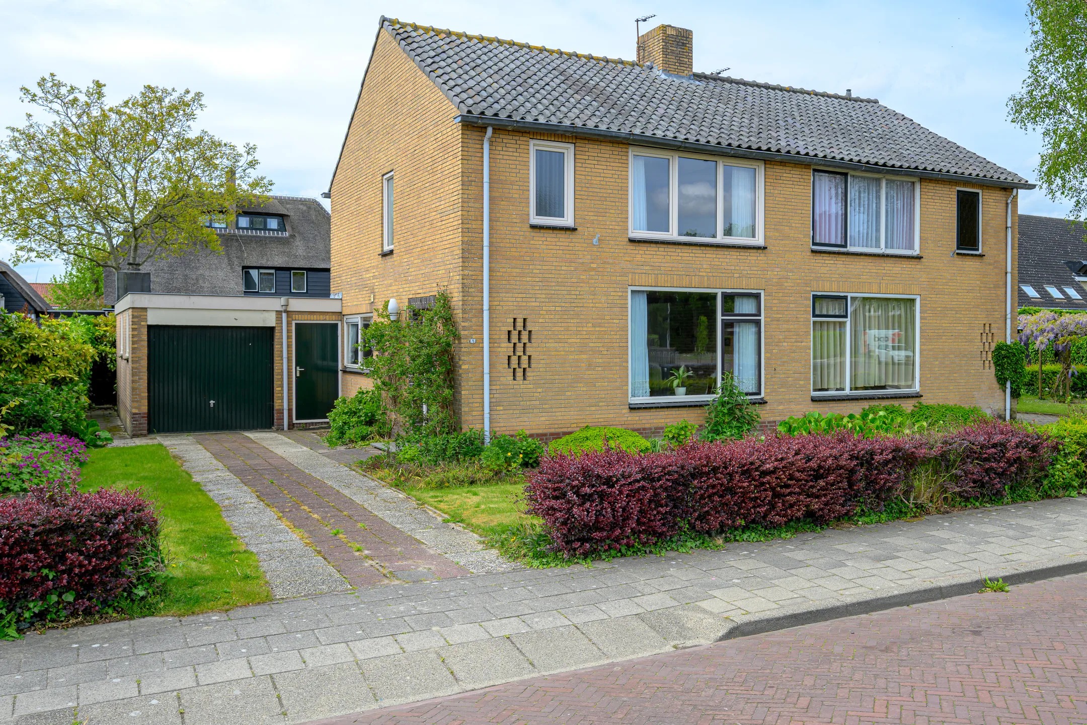 2-onder-1-kapwoning Dr. Lovinkstraat 75 in Middenmeer