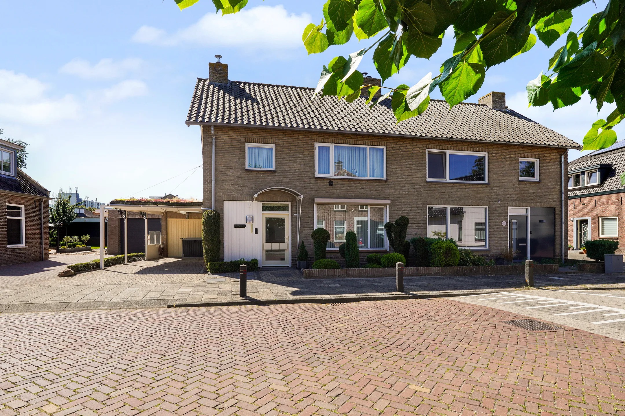 2-onder-1-kapwoning Laageinde 62 in Waalwijk
