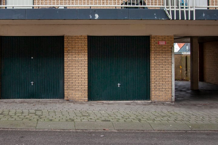Garage, 0 Eerste kade 1 Gouda