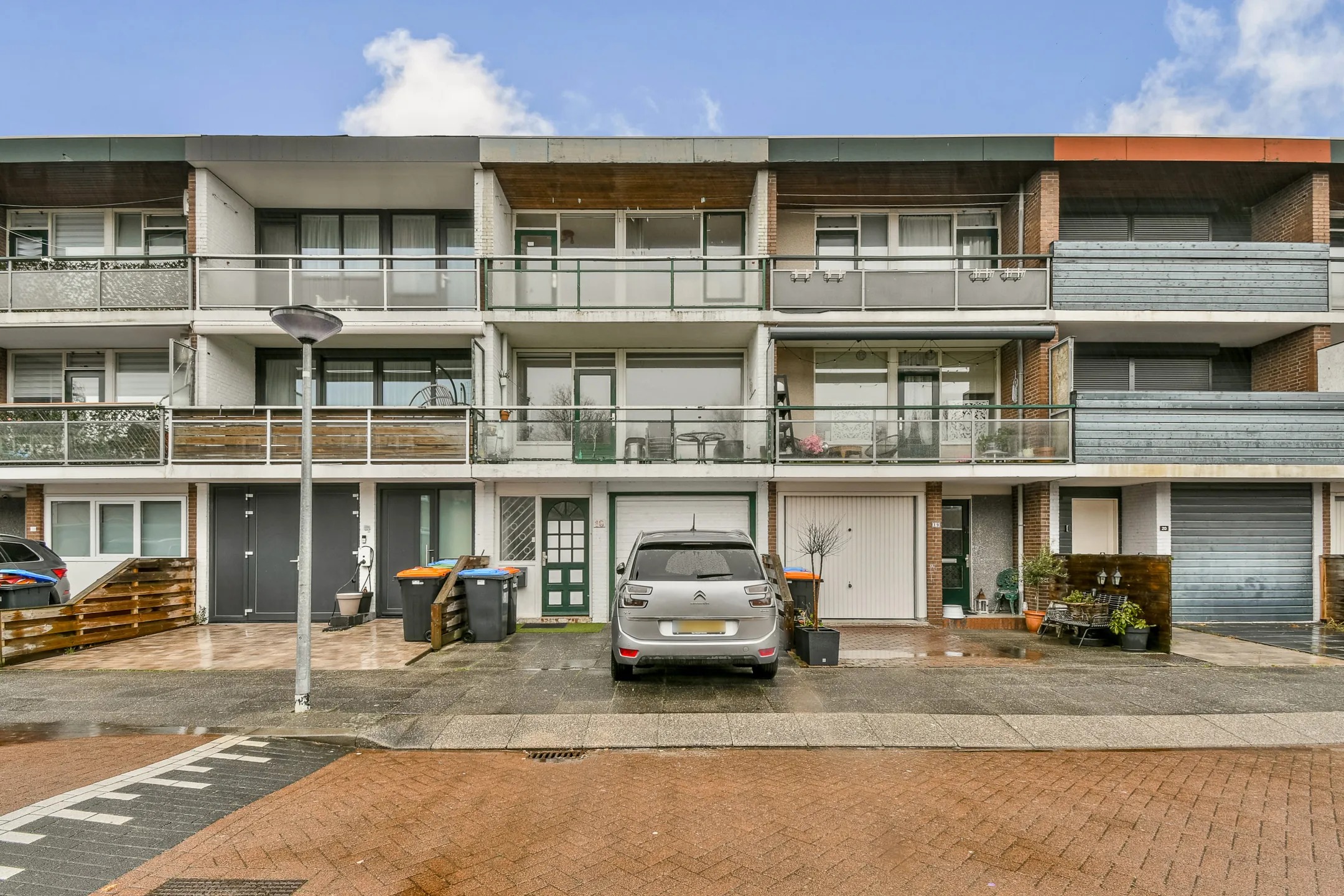 Tussenwoning (drive-in woning) Strand 18 in Lelystad