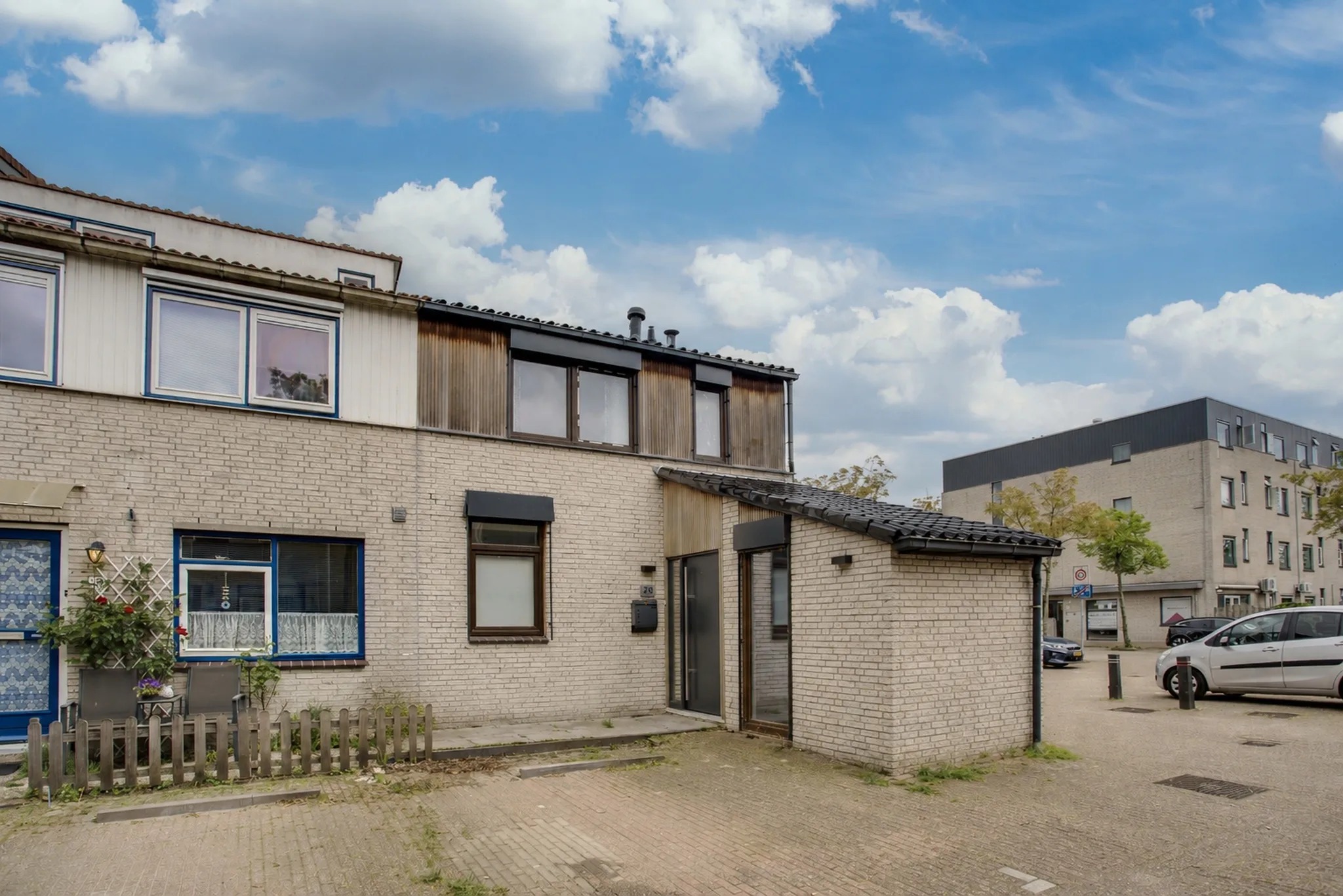 Hoekwoning Kiekendiefhof 20 in Delft