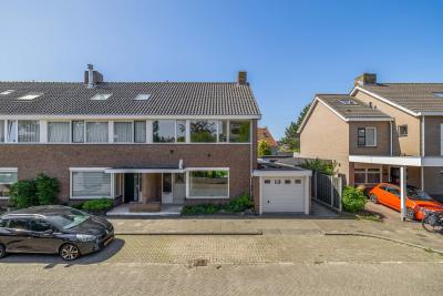 Hoekwoning Mesdagstraat 2 in Lisse