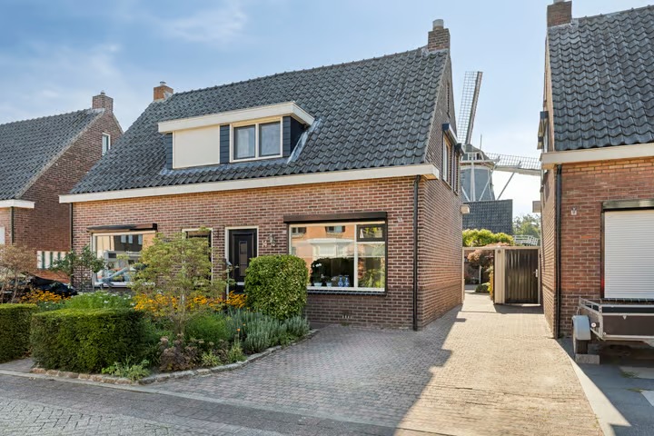 2-onder-1-kapwoning Nachtegaalstraat 14 in Haaksbergen