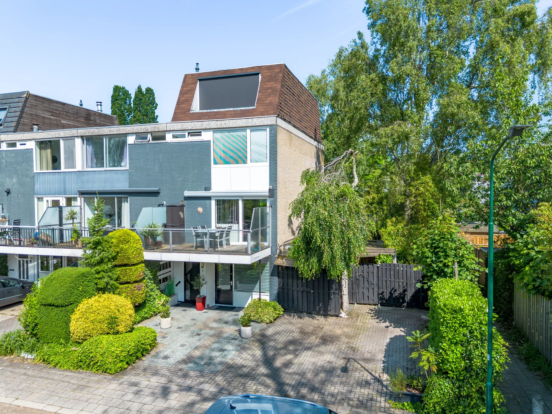 Hoekwoning (drive-in woning) Ereprijsstraat 223 in Soest