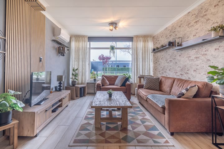 Hoekwoning Meidoornstraat 7 in Sint-Maartensdijk