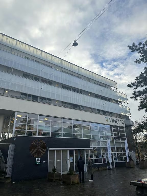 Galerijflat Leonardo da Vinciplein 96 in Haarlem