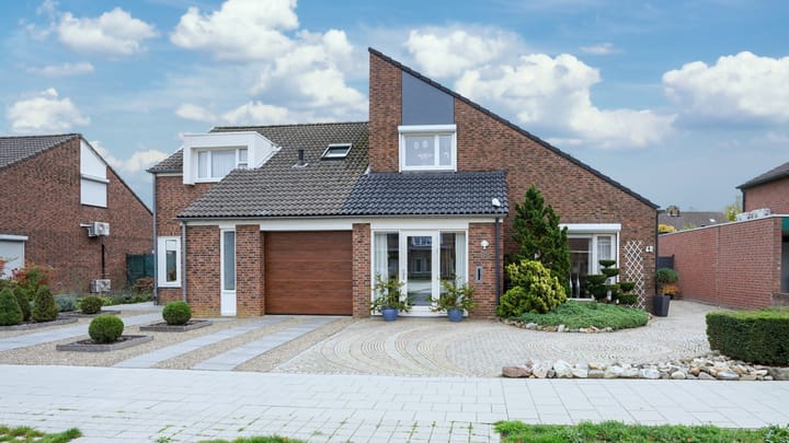 Bungalow, halfvrijstaande woning (semi-bungalow) Olmstraat 68 in Echt