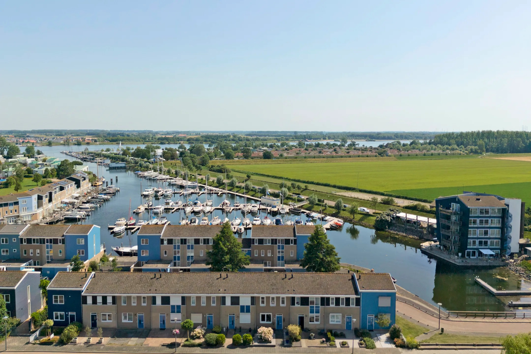 Tussenwoning (drive-in woning) Kaaidijk 12 in Kortgene