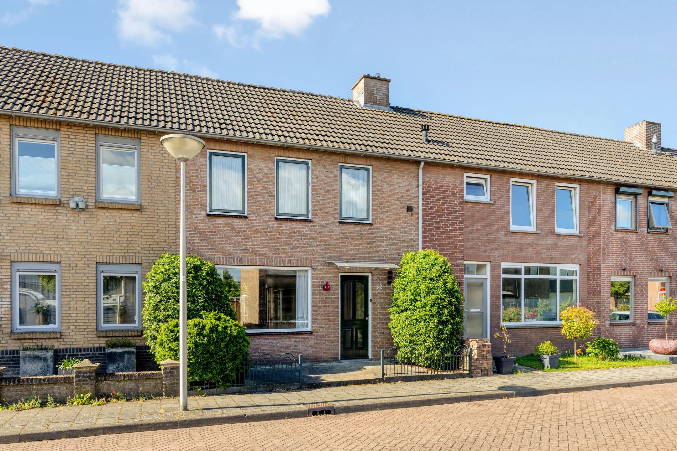 Tussenwoning Anjerstraat 32 in Steenbergen