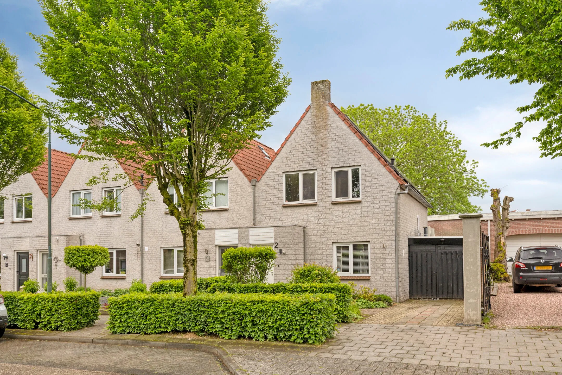 Hoekwoning Baronielaan 2 in Alphen