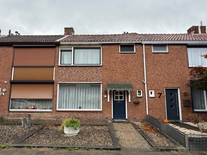 Eengezinswoning, tussenwoning Koningstraat 5 in Brunssum