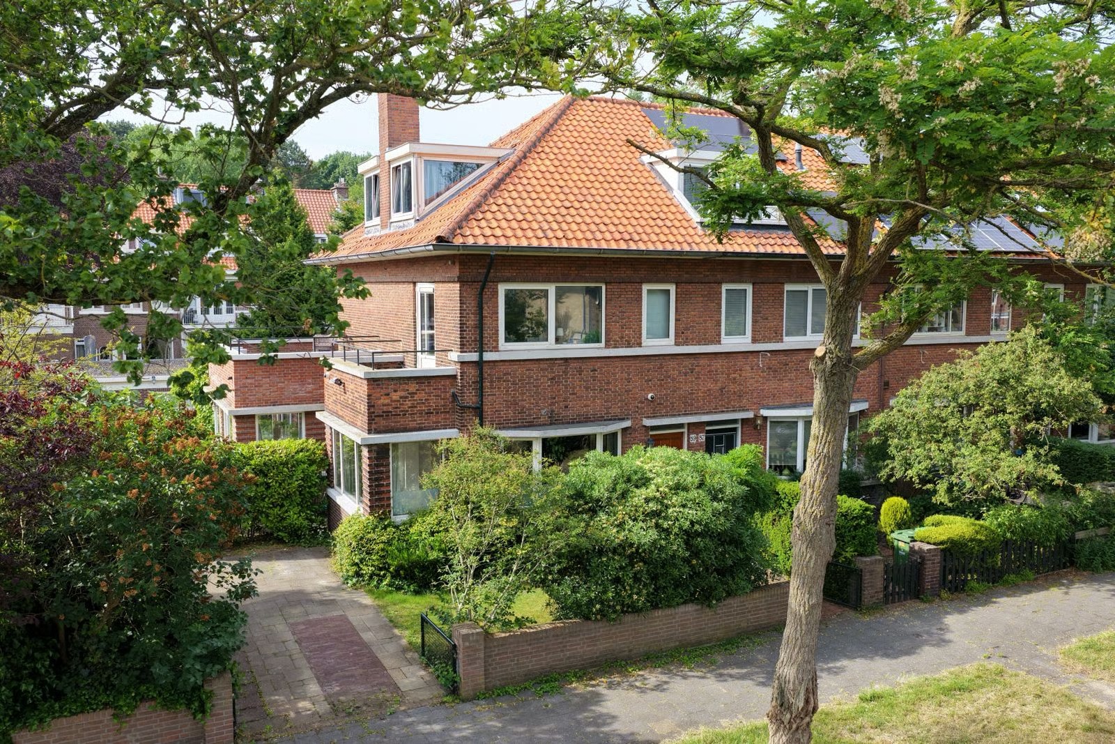 Hoekwoning Pauwenlaan 89 in Den Haag