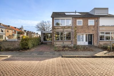 Eengezinswoning, 2-onder-1-kapwoning Pieter Langendijkstraat 1 in Papendrecht