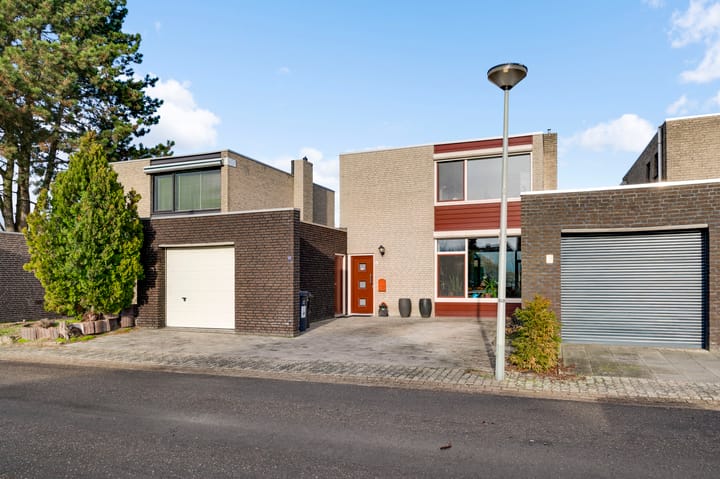Geschakelde woning E Dorsstraat 54 in Grubbenvorst