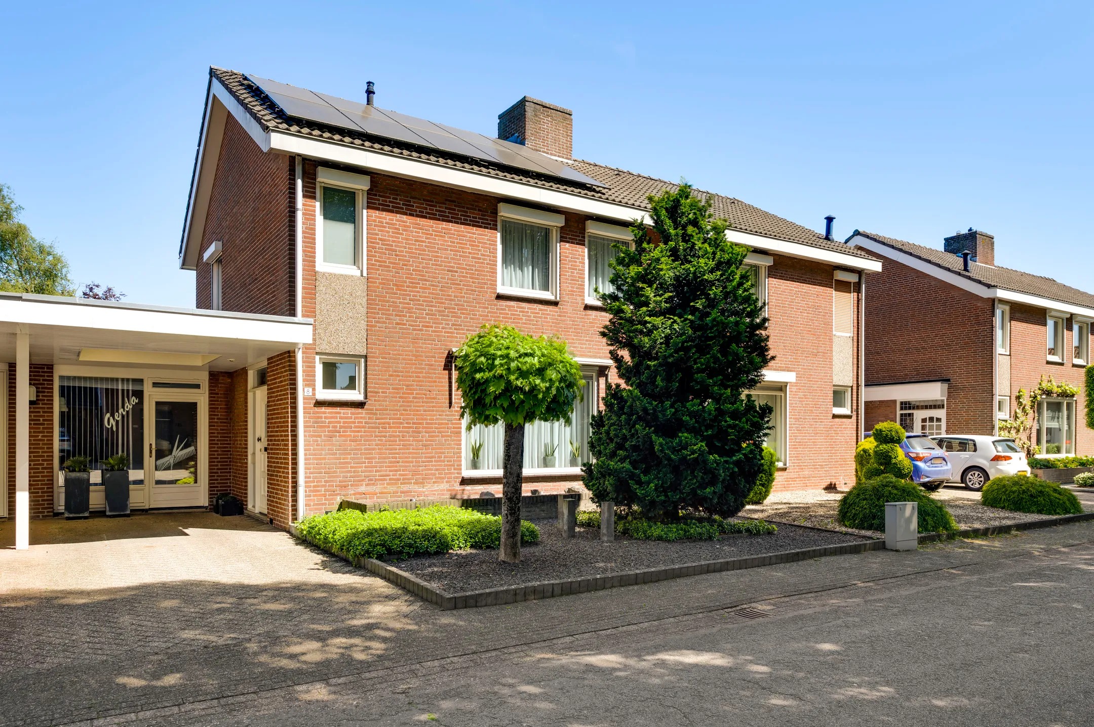 Geschakelde 2-onder-1-kapwoning Zwartveldsingel 8 in Roggel