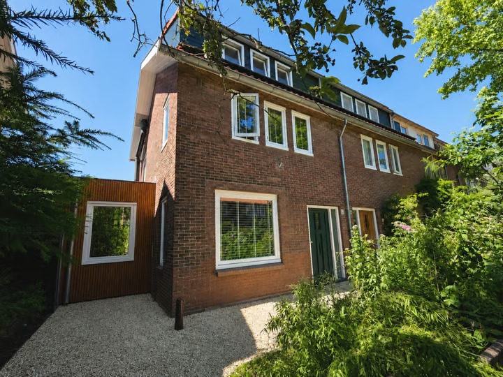 Hoekwoning Van Raephorststraat 22 in Haarlem