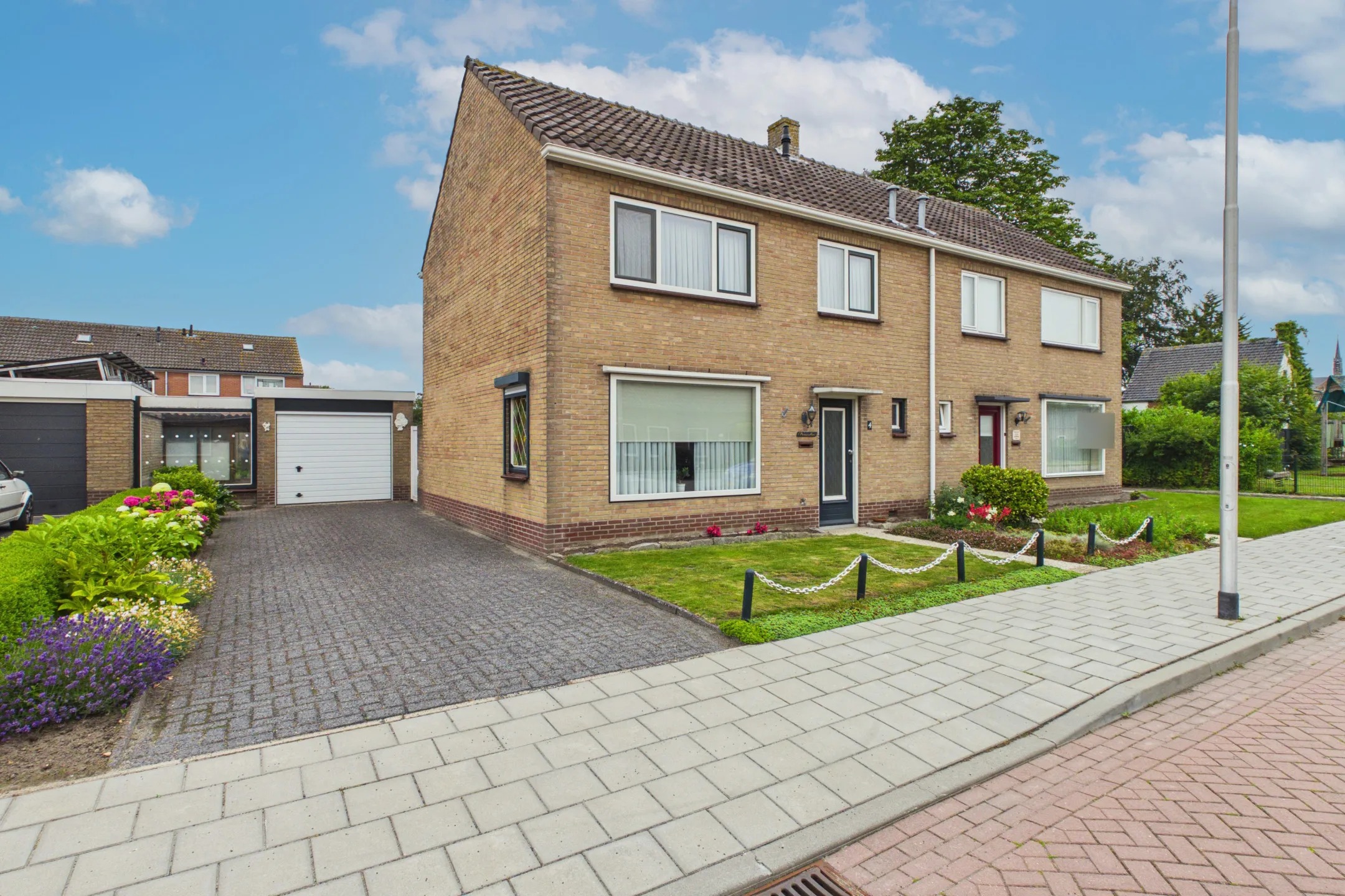 2-onder-1-kapwoning Pastoor Willemsstraat 4 in Lamswaarde