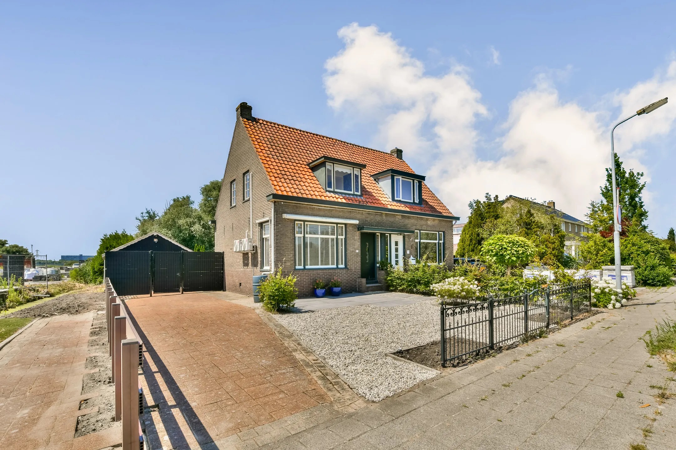 2-onder-1-kapwoning Noordeinde 77 in Oostzaan