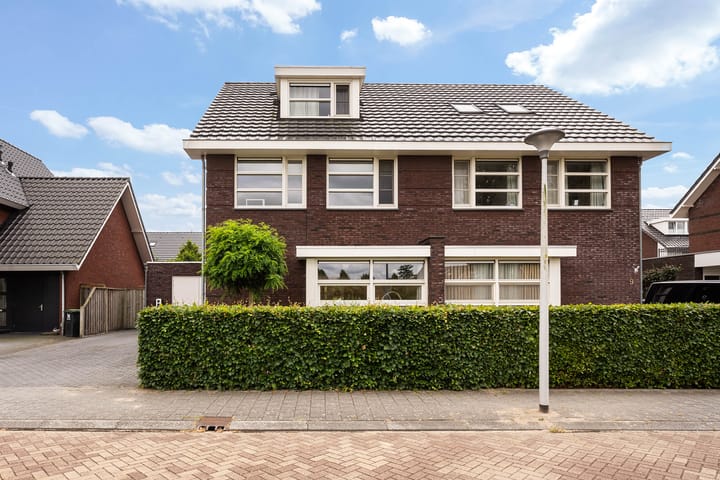 2-onder-1-kapwoning Rhemenshuizenstraat 7 in Zwolle