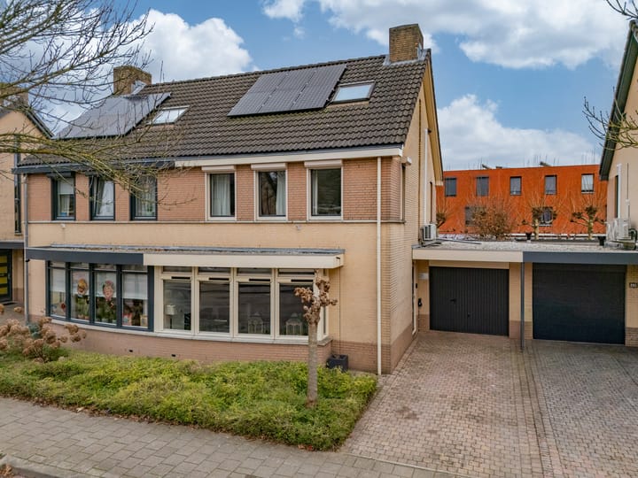 Geschakelde 2-onder-1-kapwoning Zwanenstraat 47 in Venlo